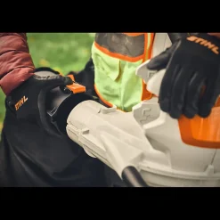 Aspirateur souffleur broyeur sans fil - 910m³/h - ratio 14:1 - avec sac de 55L - Stihl SHA140 (vendu sans batterie ni chargeur)