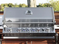 Barbecue gaz encastrable Prestige Pro 665 inox 5 brûleurs + Sizzle Zone + brûleur arrière + Fumage - Napoleon