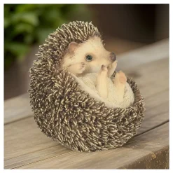 Bébé hérisson en boule en résine