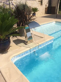 Cascade de Piscine Inox INOX Demi cœur Hauteur 80cm Zenlys Fontaine Décoration