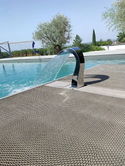 Cascade pour Piscine ou Spa Inox Fontaine Bassin Modèle Mini Demi Coeur Hauteur 30cm Largeur 16cm Profondeur 19cm Zenlys