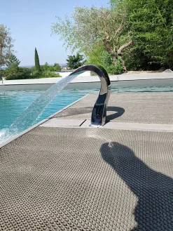 Cascade pour Piscine ou Spa Inox Fontaine Bassin Modèle Mini Demi Coeur Hauteur 30cm Largeur 16cm Profondeur 19cm Zenlys