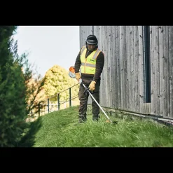 Débroussailleuse sans fil sur batterie 36V - largeur de coupe avec fil 380 mm - Stihl FSA 120R (vendue sans batterie ni chargeur)