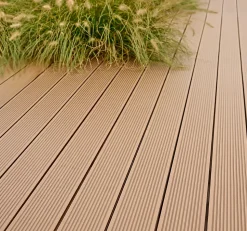 Lame de terrasse composite à clipser marron Neva Klikstrom L. 220 cm x l. 14,5 cm