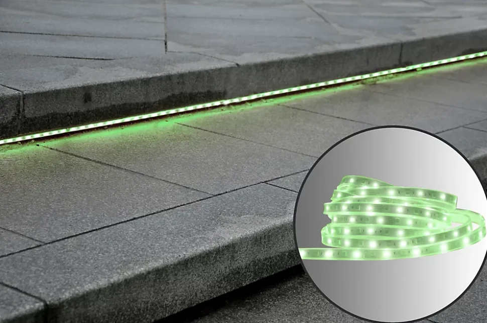 Le LED 'Stripe' outdoor 1000 cm, 36 watts, blanc chaud, avec changement de couleur, dimmable, télécommande et accessoires inclus