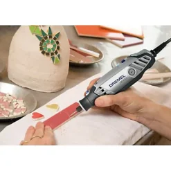 Outil multifonction filaire Dremel 3000 avec 15 accessoires et sac - 130W