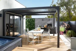 Pergola bioclimatique autoportante motorisée aluminium Breva coloris gris Klikstrom 3 x 4 m