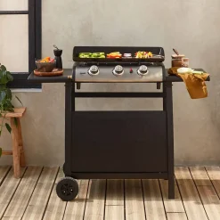 Plancha au gaz 3 brûleurs sur chariot - Porthos - 7.55kW. plancha à gaz avec desserte . cuisine extérieure. plaque émaillée. inox.