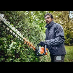 Taille-haies sans fil sur batterie 36 V - longueur de lame 60 cm - écartement des dents 34 mm - Stihl HSA 100 (vendu sans batterie ni chargeur)