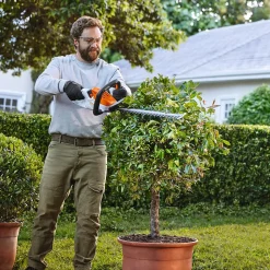 Taille-haies sans fil sur batterie - longueur de la lame 50 cm - écartement des dents 24 mm - Stihl HSA 40 (avec 2 batteries AS2 et 1 chargeur AL1)