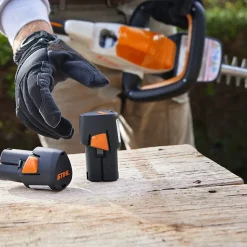 Taille-haies sans fil sur batterie - longueur de la lame 50 cm - écartement des dents 24 mm - Stihl HSA 40 (avec 2 batteries AS2 et 1 chargeur AL1)