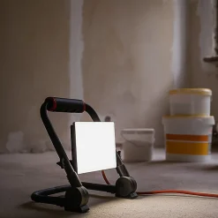 Xanlite - Projecteur de Chantier LED Filaire, Tête Pivotante, 50 W, 4200 Lumens - PR50WF
